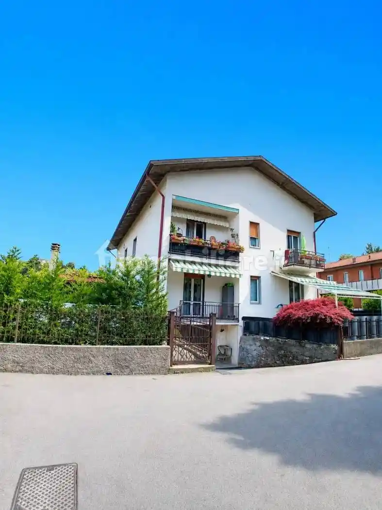 Appartamento in vendita a Alzate Brianza
