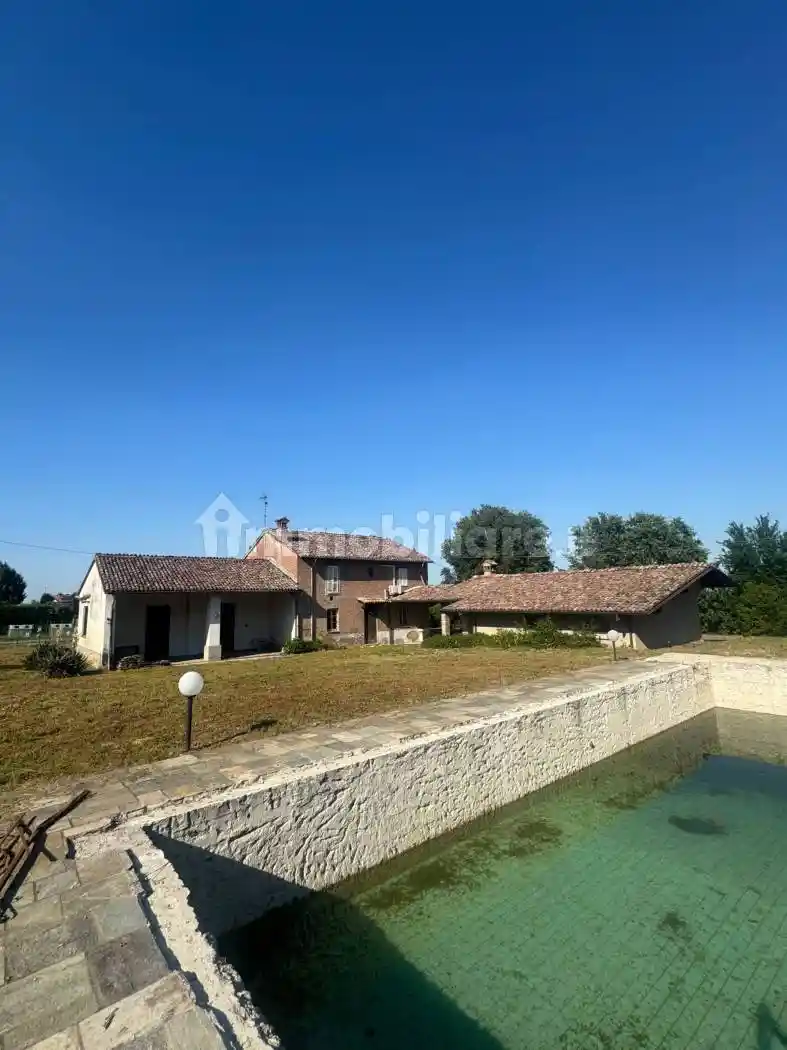 Villa in vendita a Gazzola
