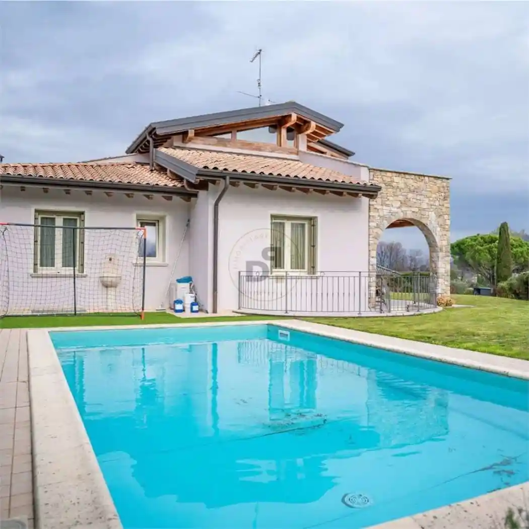 Villa in vendita a Manerba del Garda