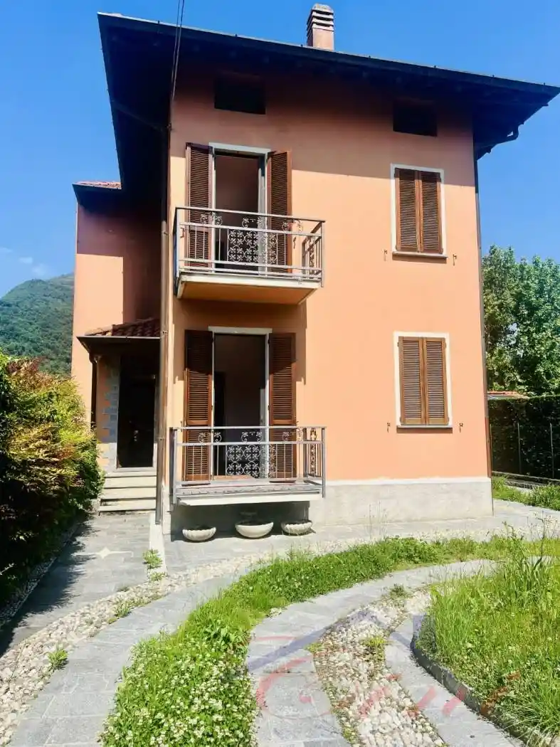 Villa in vendita a Eupilio