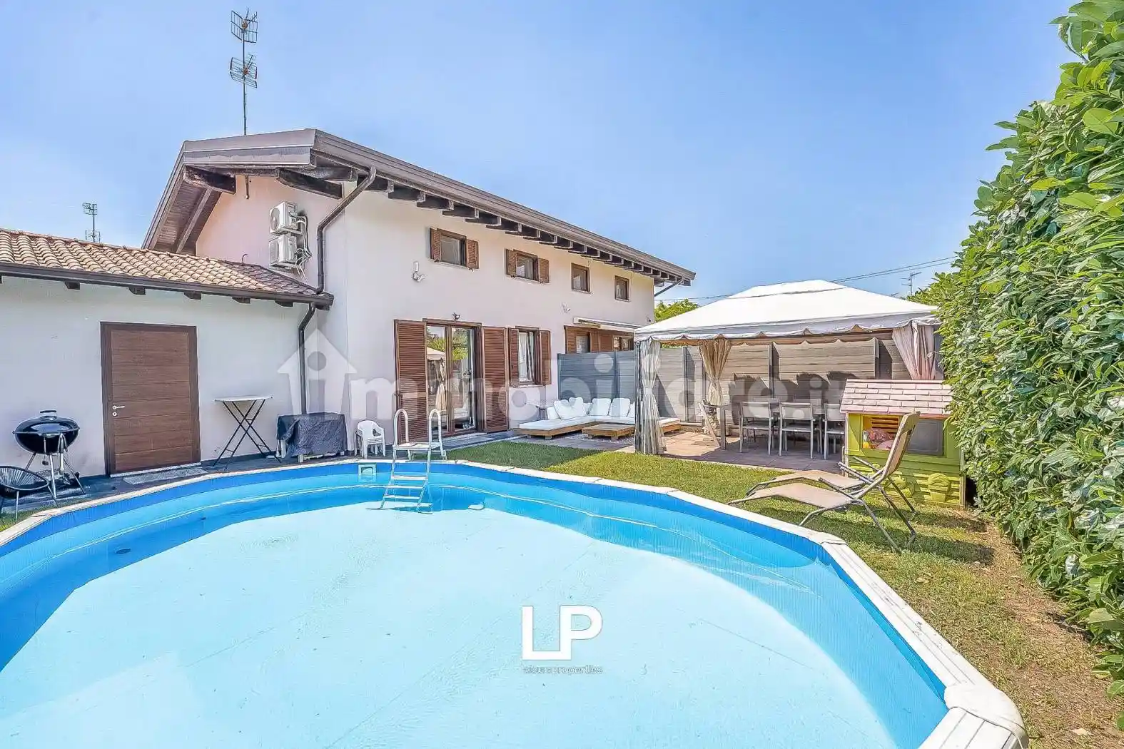 Villa in vendita a Sesto Calende