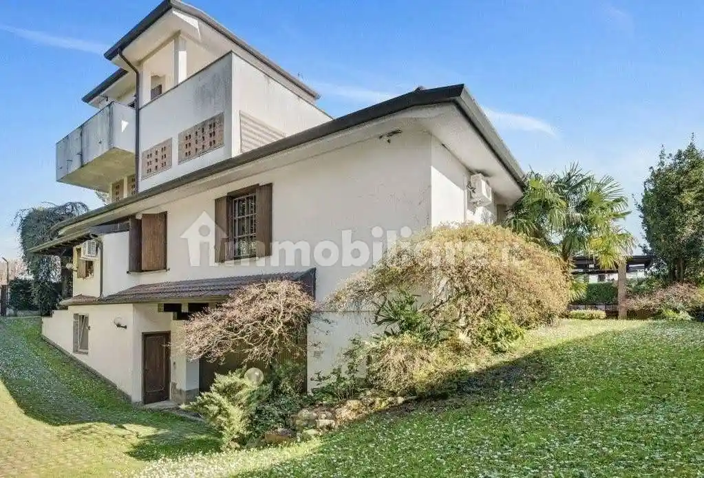 Villa in vendita a Lesmo