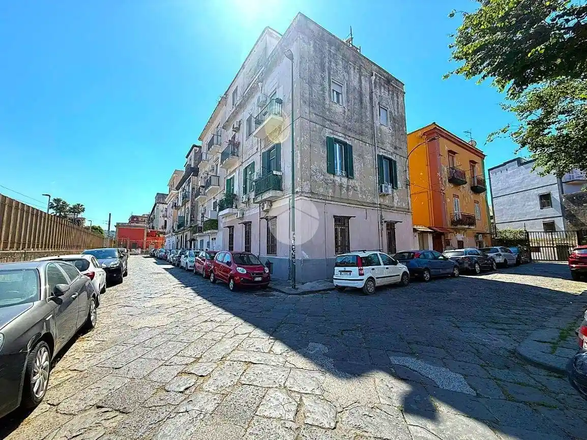Appartamento in vendita a Napoli