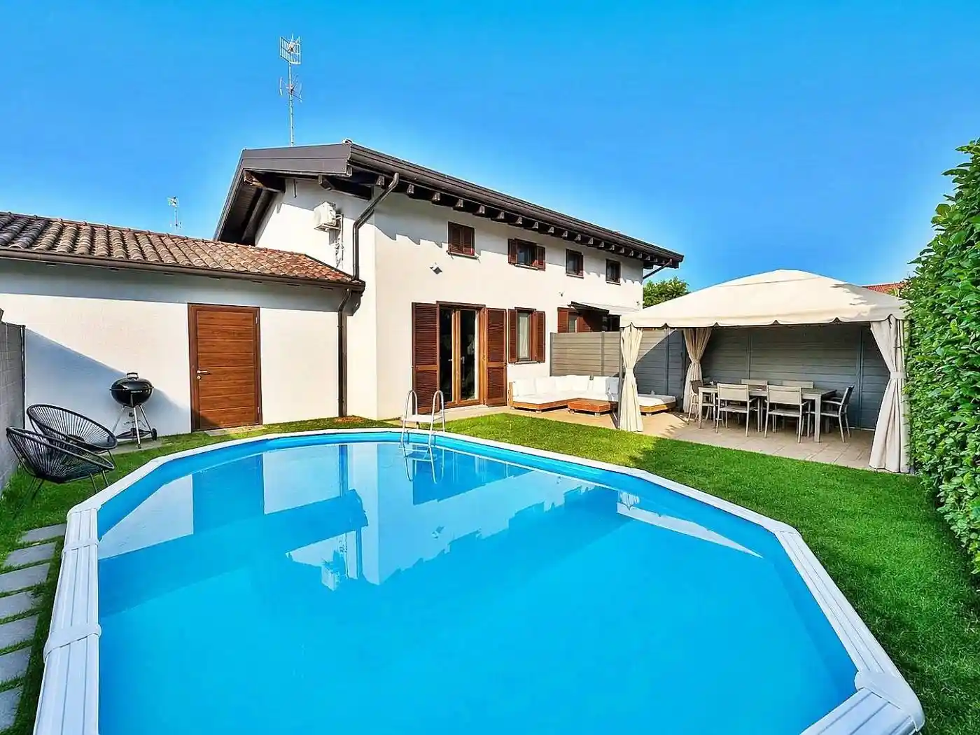 Villa in vendita a Sesto Calende