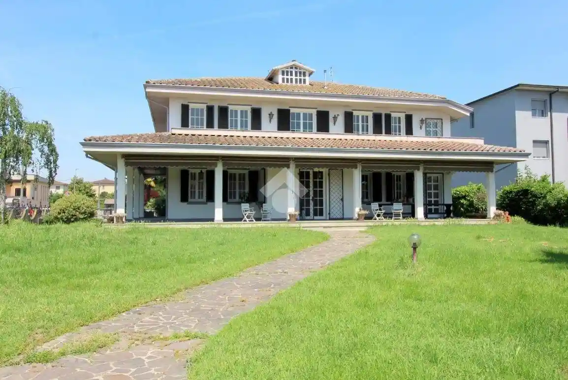 Villa in vendita a Salerano sul Lambro
