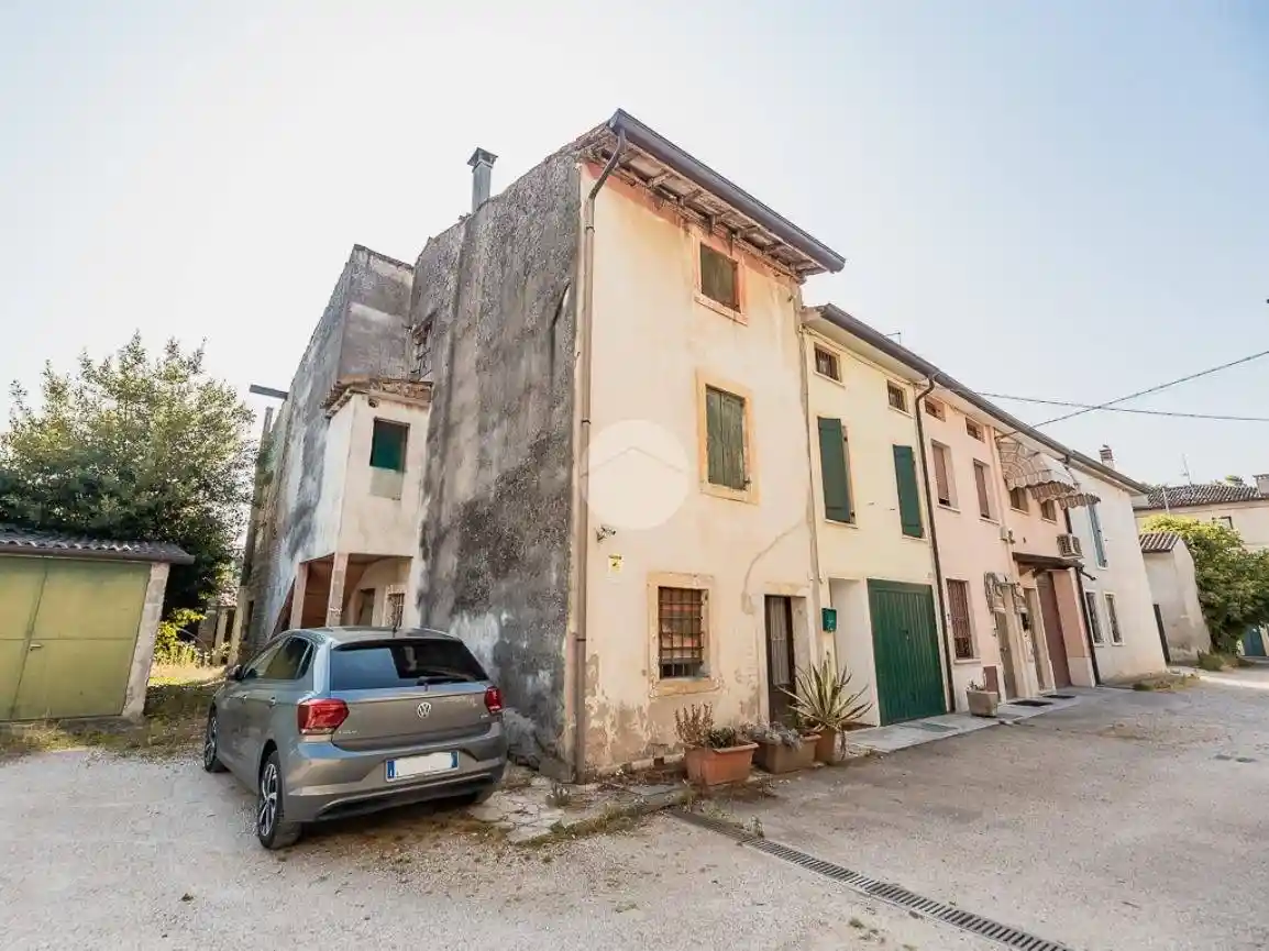 Rustico - Casale in vendita a Villafranca di Verona