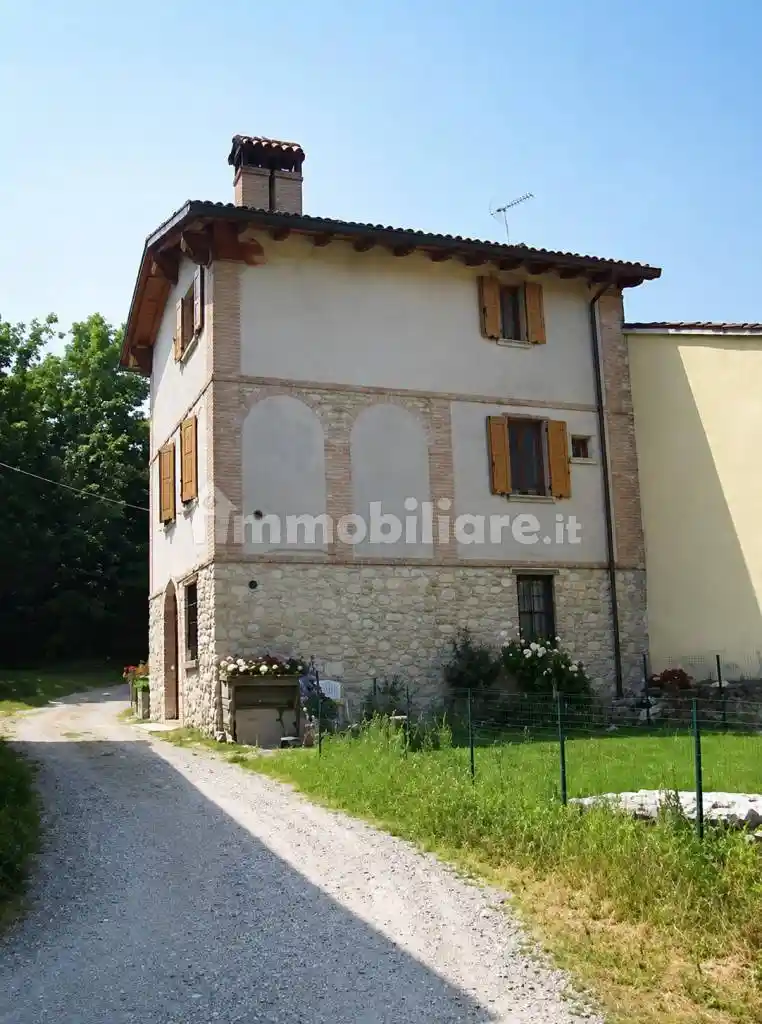Villa in vendita a Lugagnano Val d'Arda