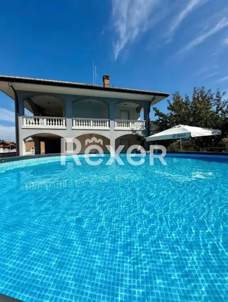 Villa in vendita a Divignano