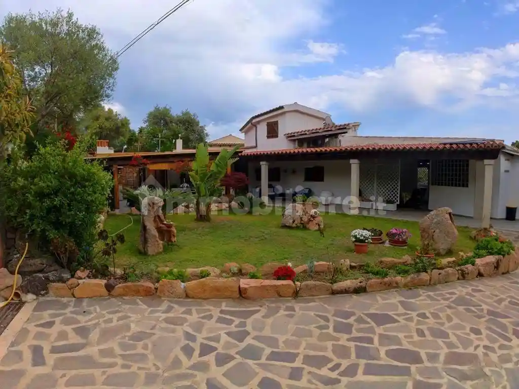 Villa in vendita a Olbia