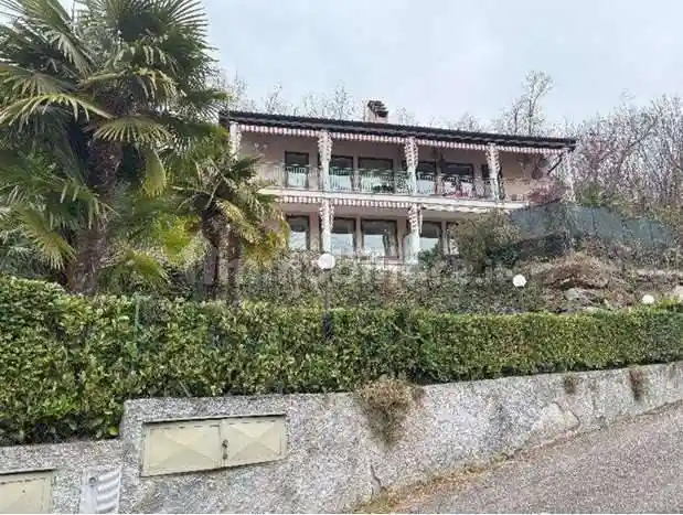 Appartamento in vendita a Porto Valtravaglia