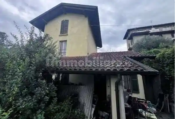 Casa indipendente in vendita a Luino