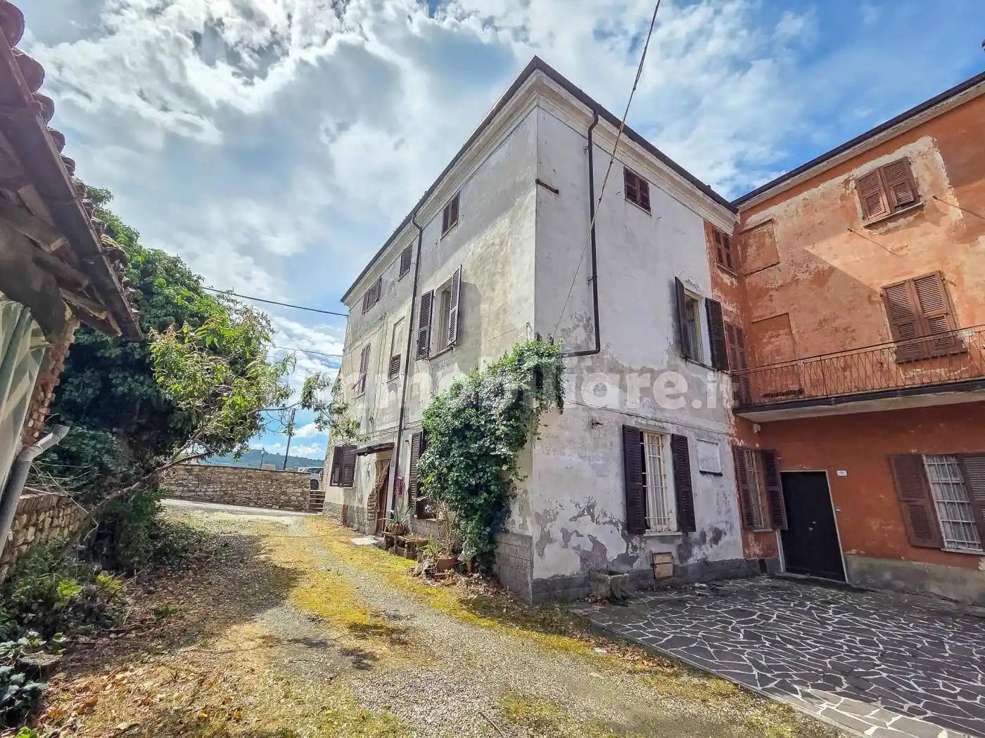 Casa indipendente in vendita a Carezzano