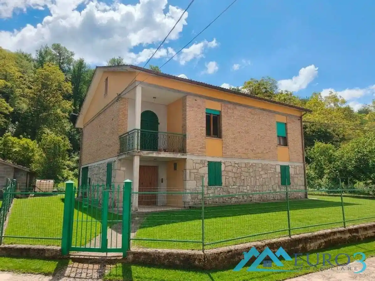 Villa in vendita a Comunanza