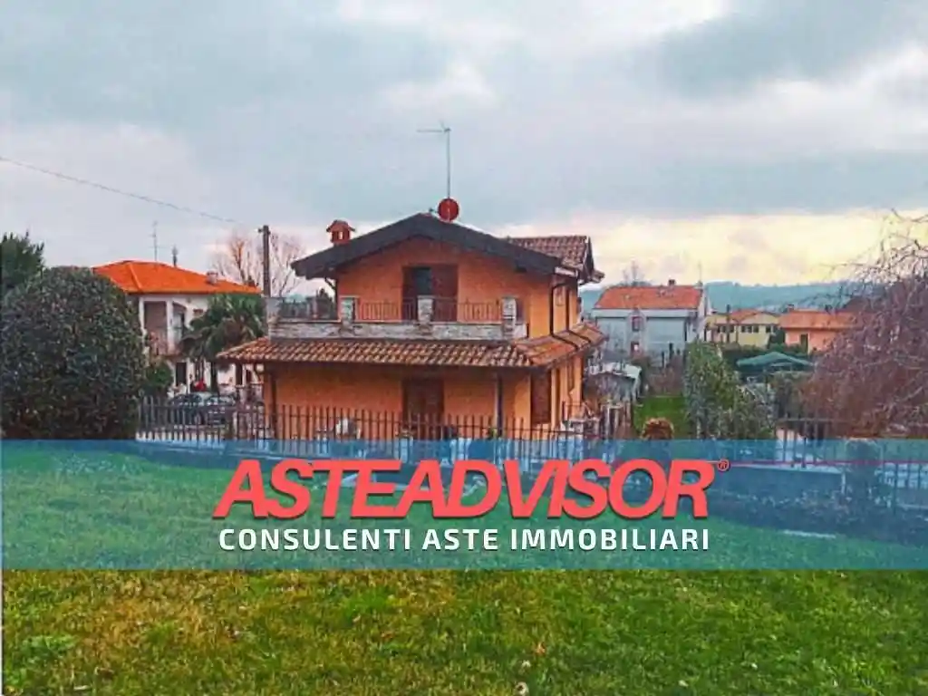 Villa in vendita a Erba