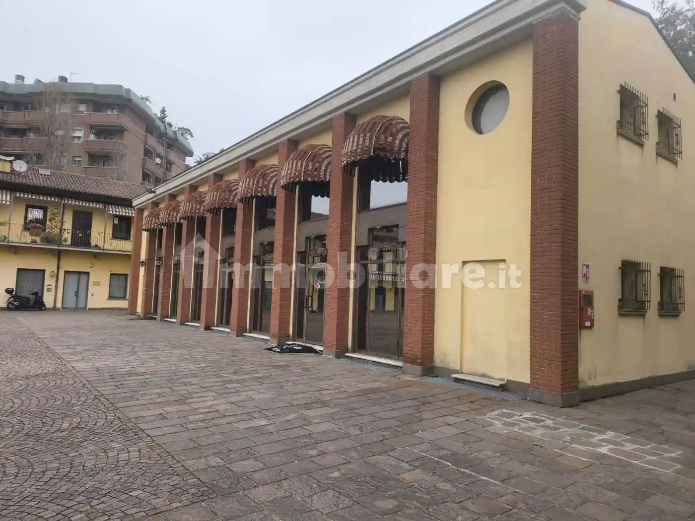 Palazzo - Edificio in vendita a Rho