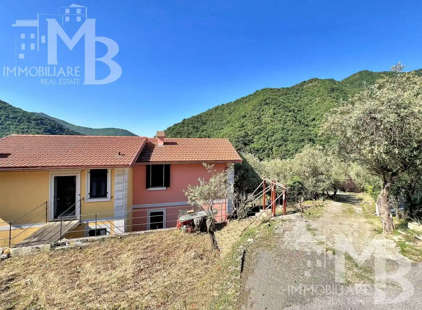 Villa in vendita a Avegno
