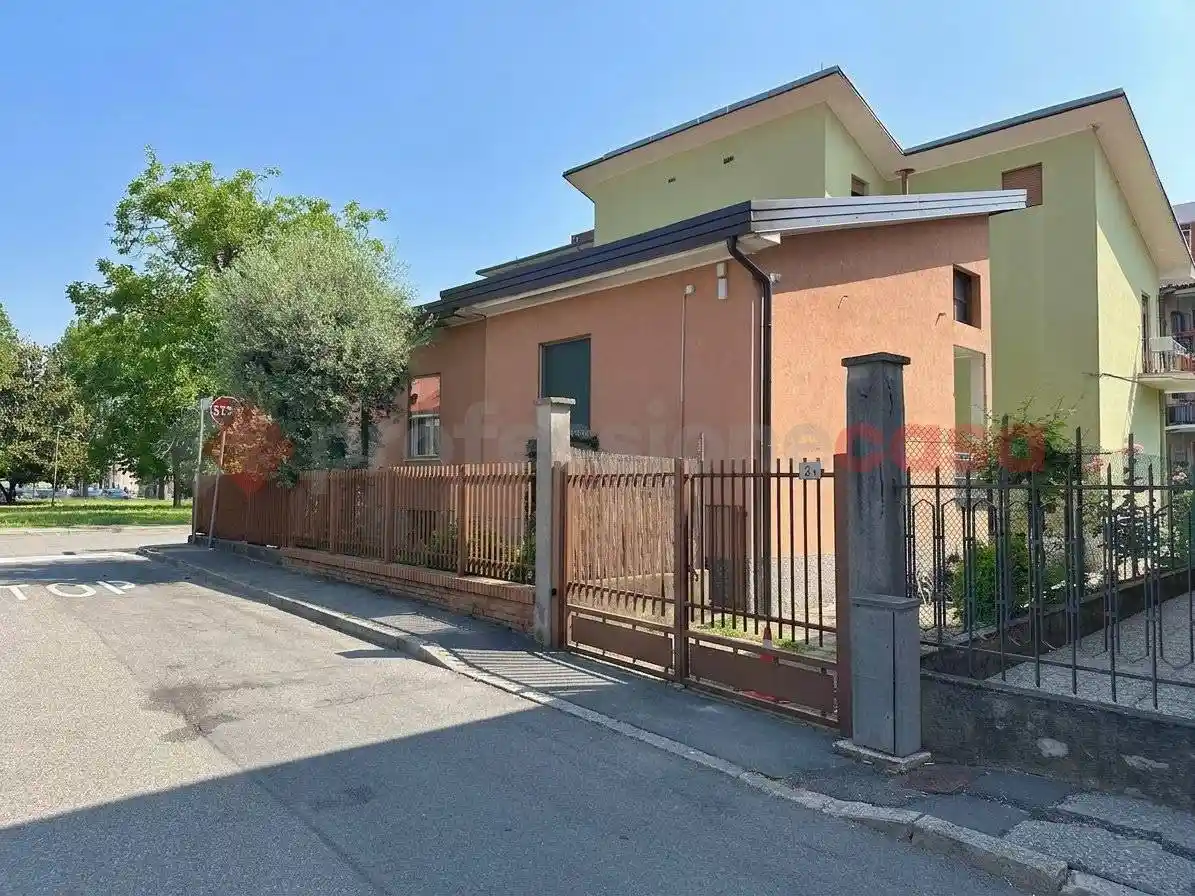 Villa in vendita a Opera