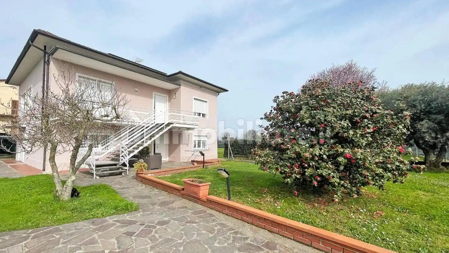 Villa in vendita a Lucca
