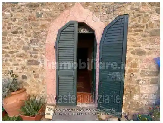 Palazzo - Stabile in vendita a Villa Collemandina