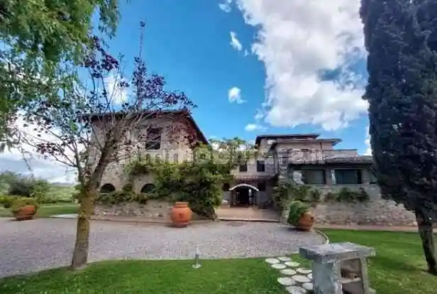 Palazzo - Stabile in vendita a Castelnuovo Berardenga