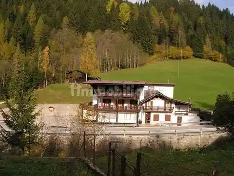Palazzo - Edificio in vendita a Primiero San Martino di Castrozza