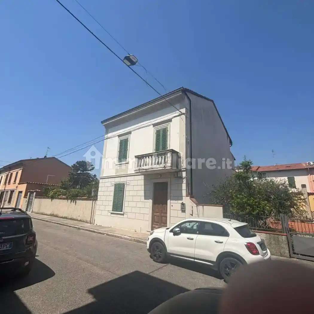 Casa indipendente in vendita a Prato