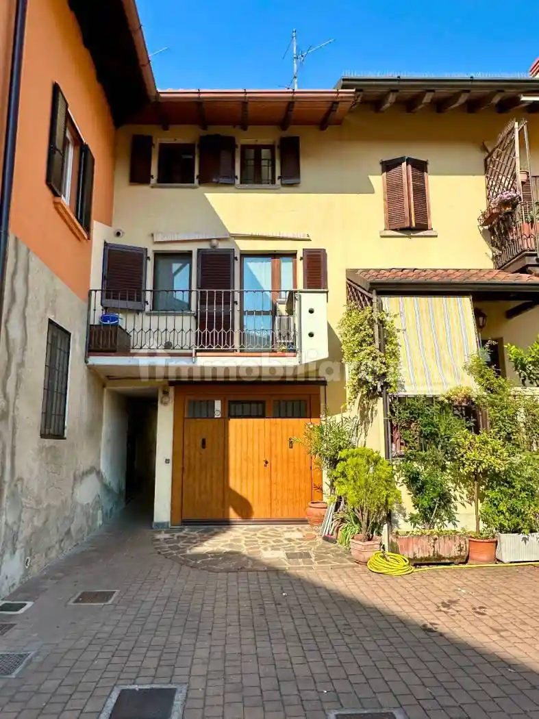 Appartamento in vendita a Usmate Velate