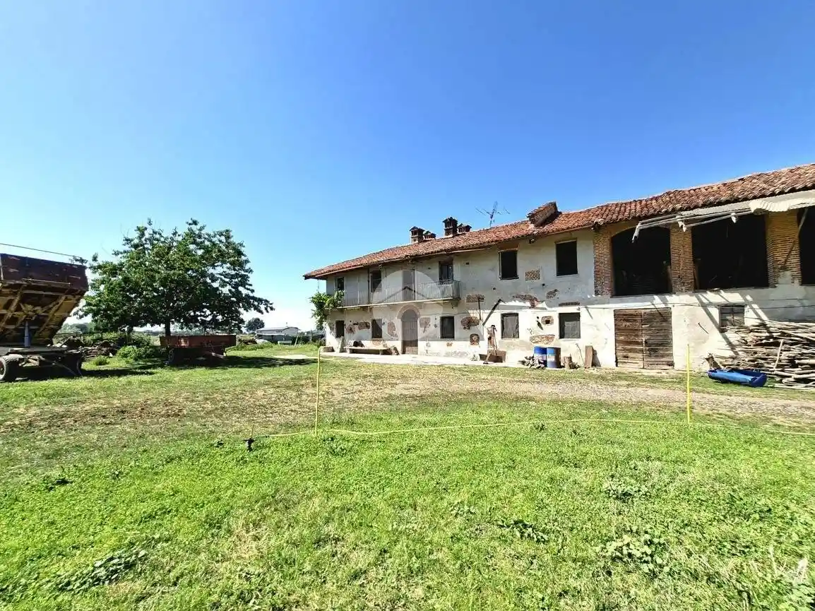 Rustico - Casale in vendita a Bra