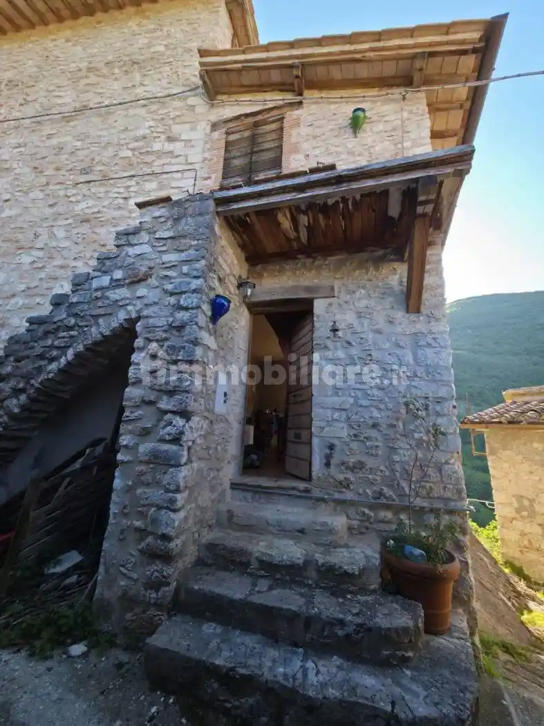 Casa indipendente in vendita a Spoleto