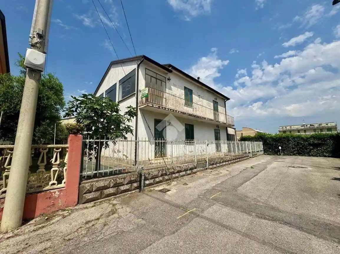 Casa indipendente in vendita a Rovigo