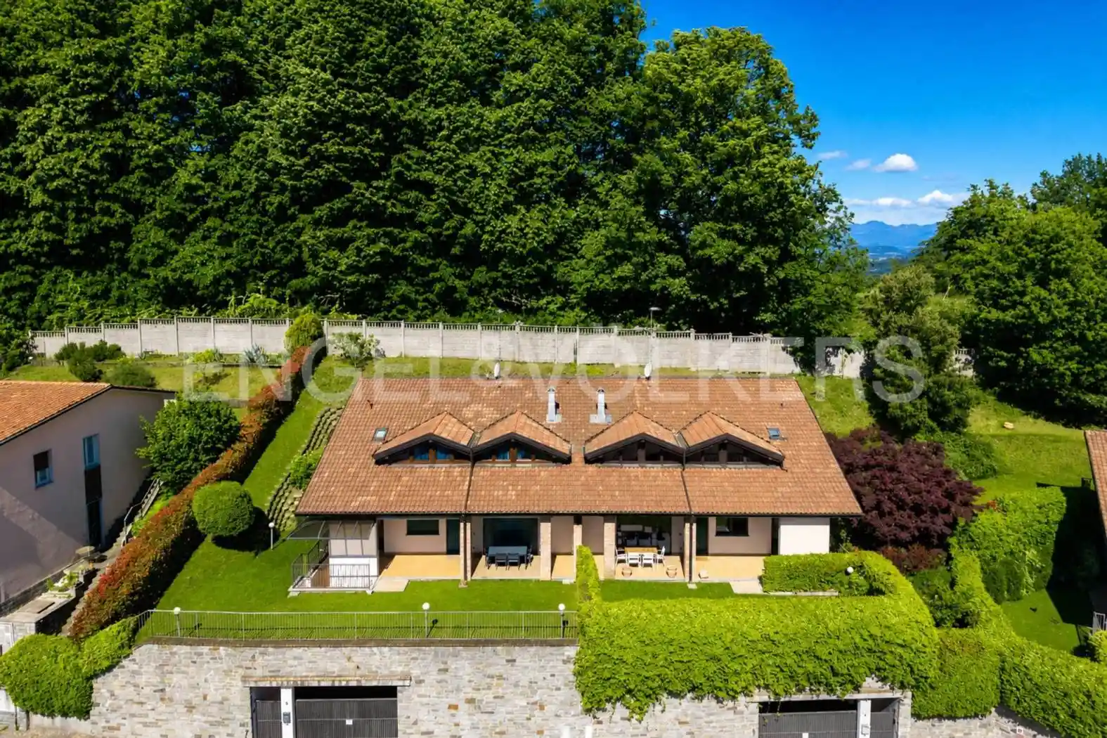 Villa in vendita a Gazzada Schianno