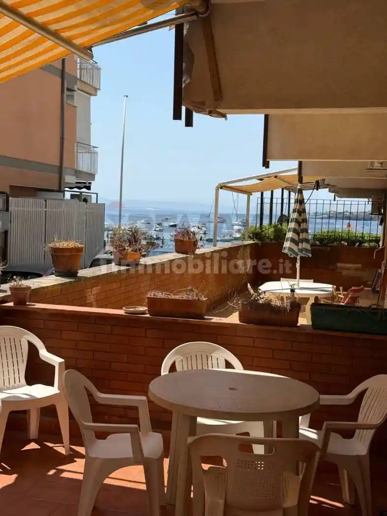 Appartamento in vendita a Aci Castello