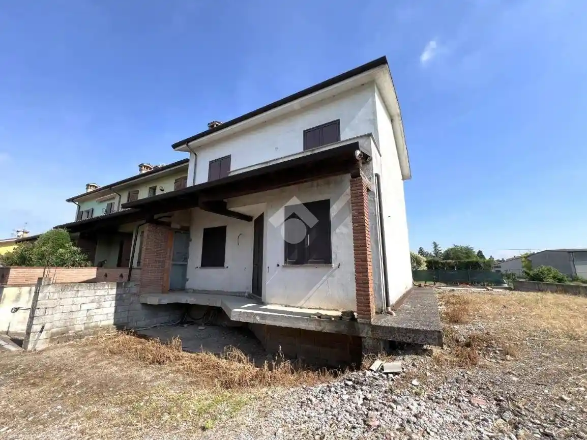 Villa in vendita a Acquanegra sul Chiese