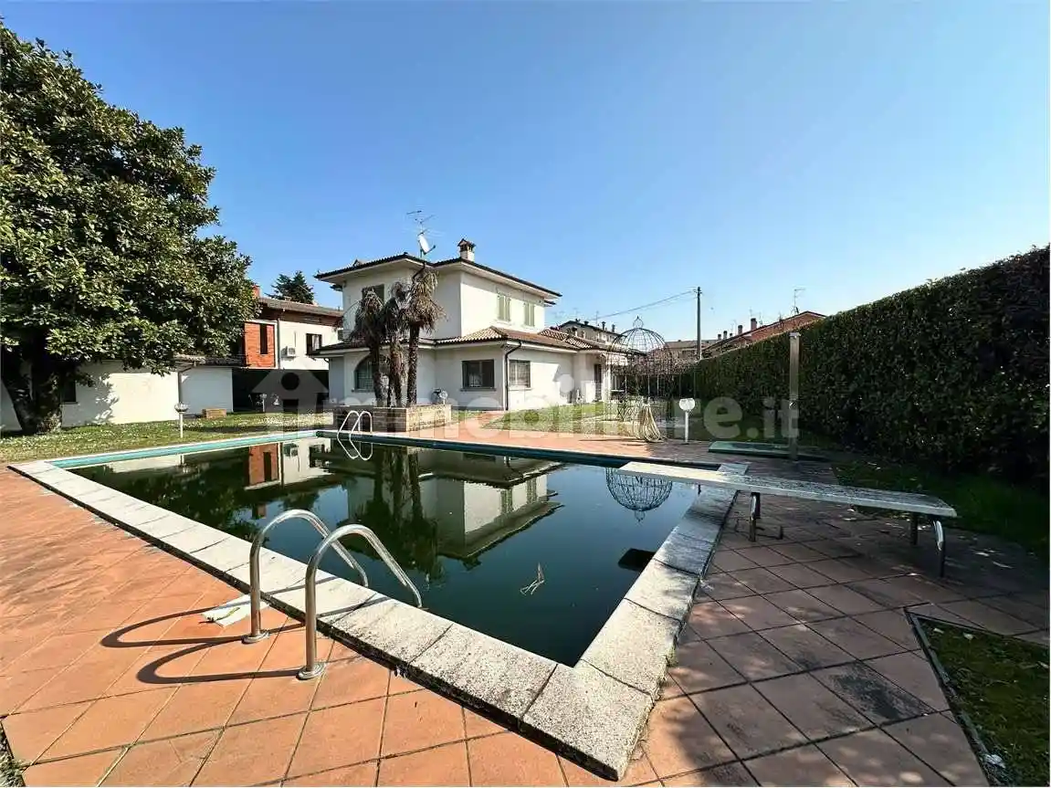Villa in vendita a Truccazzano