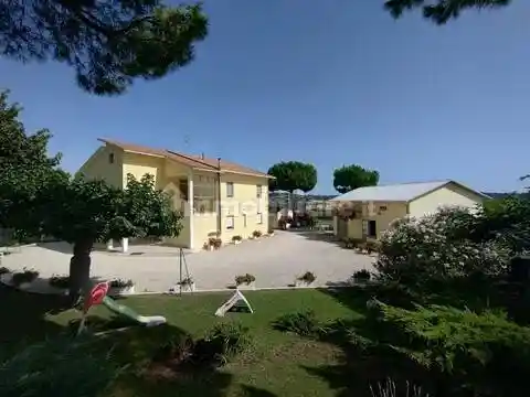 Villa in vendita a Civitanova Marche