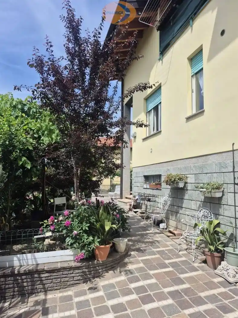 Villa in vendita a Villa d'Adda