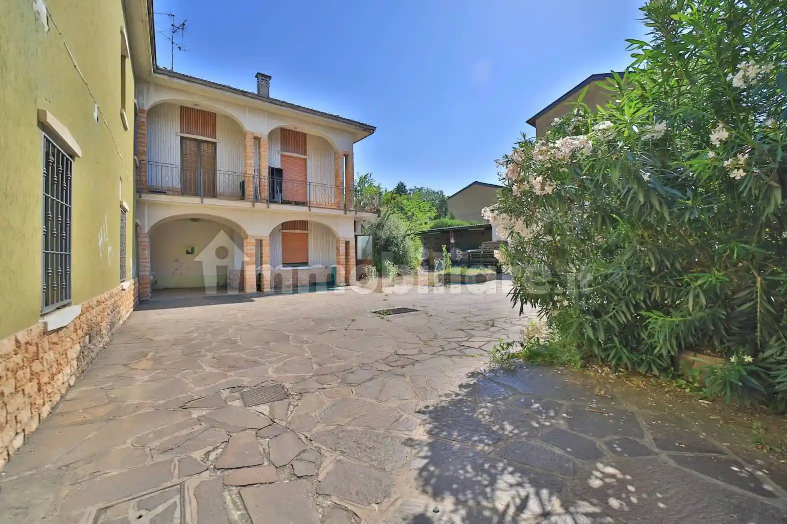 Palazzo - Edificio in vendita a Cornate d'Adda