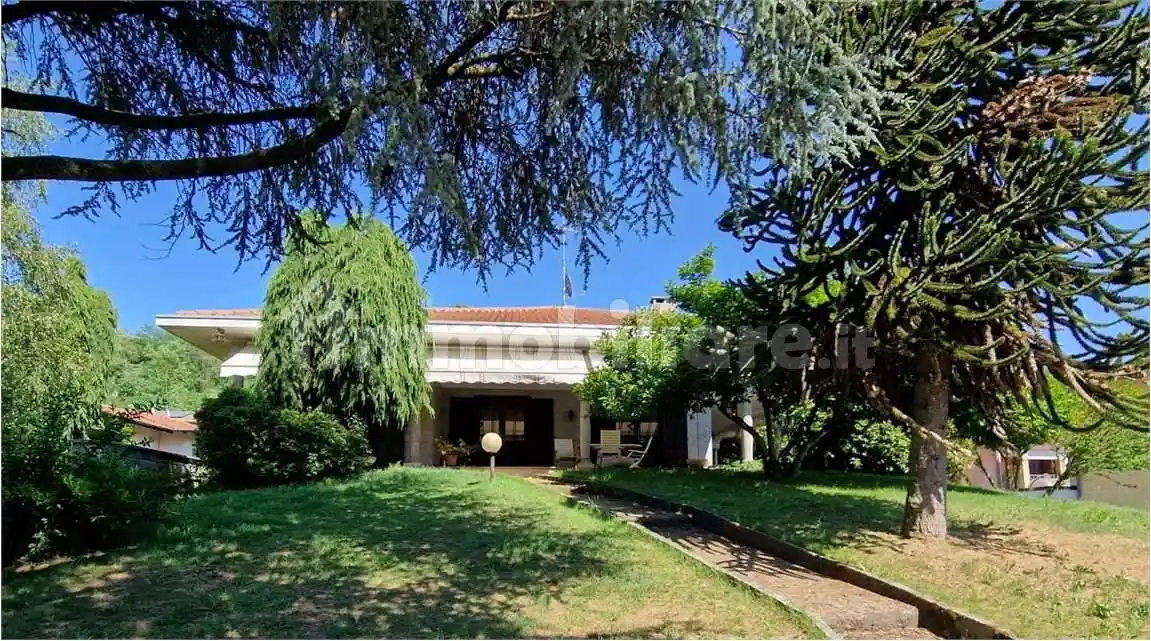 Villa in vendita a Borgomanero