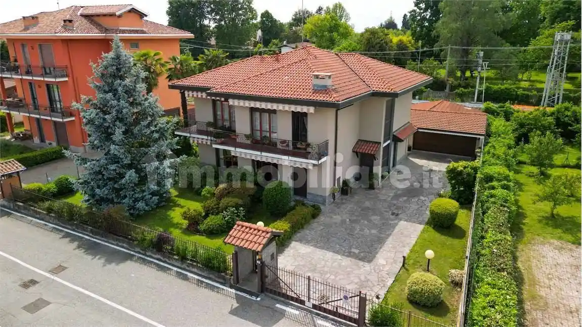 Villa in vendita a Oleggio
