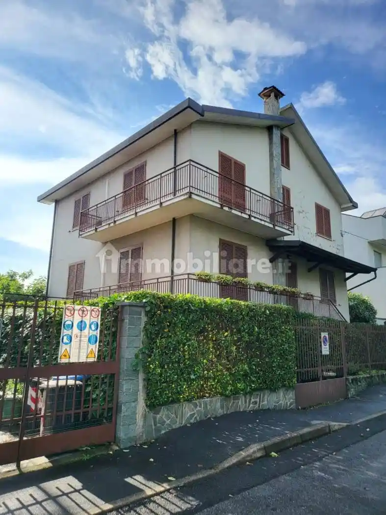 Villa in vendita a Settimo Milanese