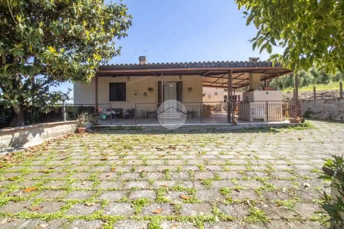 Villa in vendita a Palombara Sabina