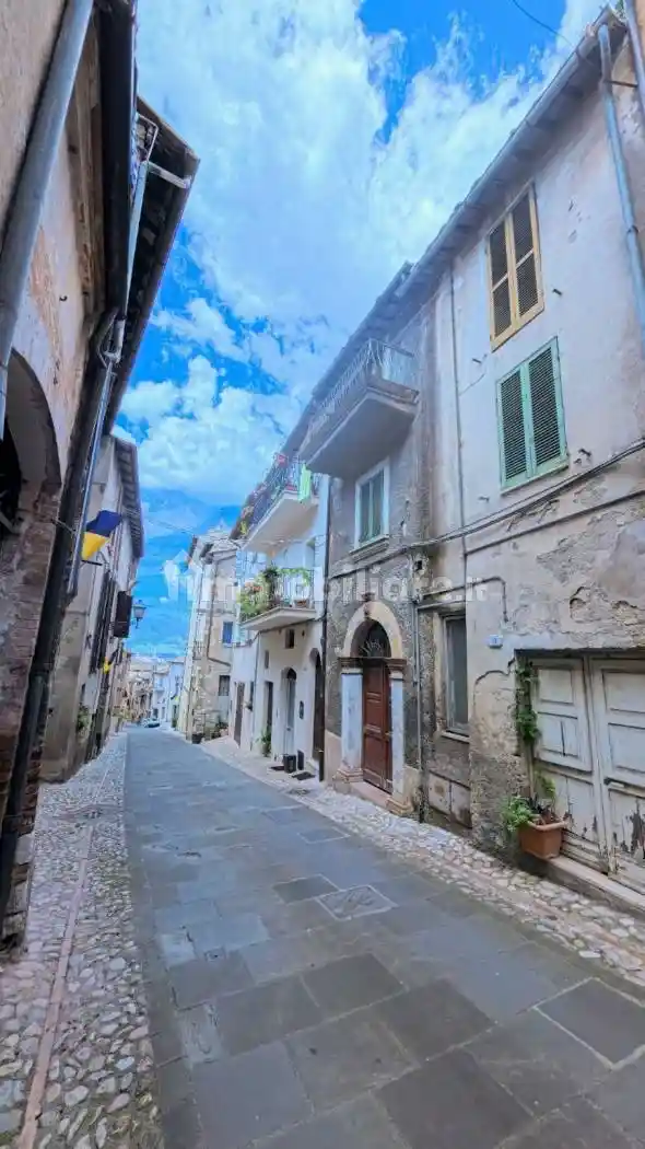 Palazzo - Edificio in vendita a Terni