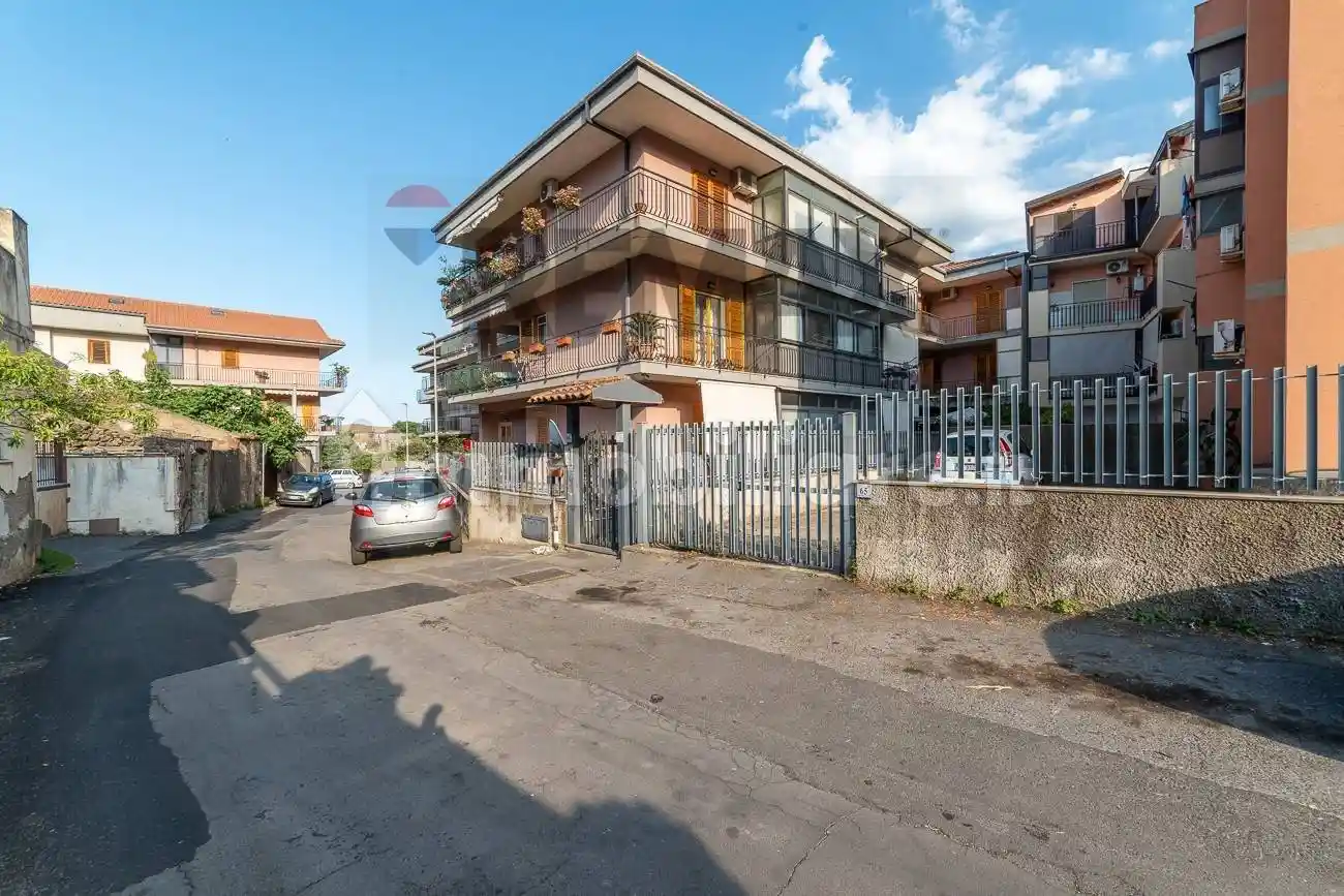 Appartamento in vendita a Aci Catena