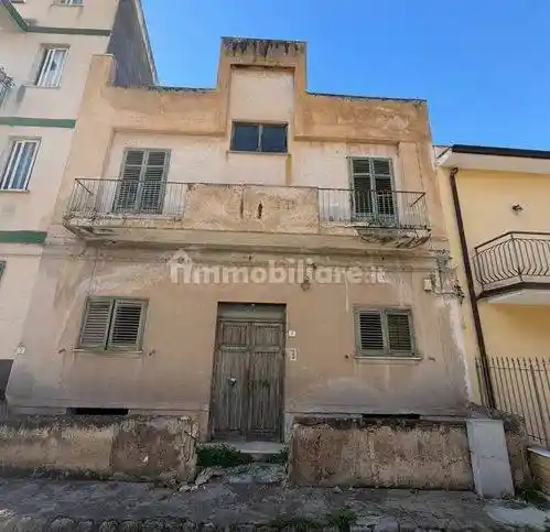 Palazzo - Edificio in vendita a Palermo