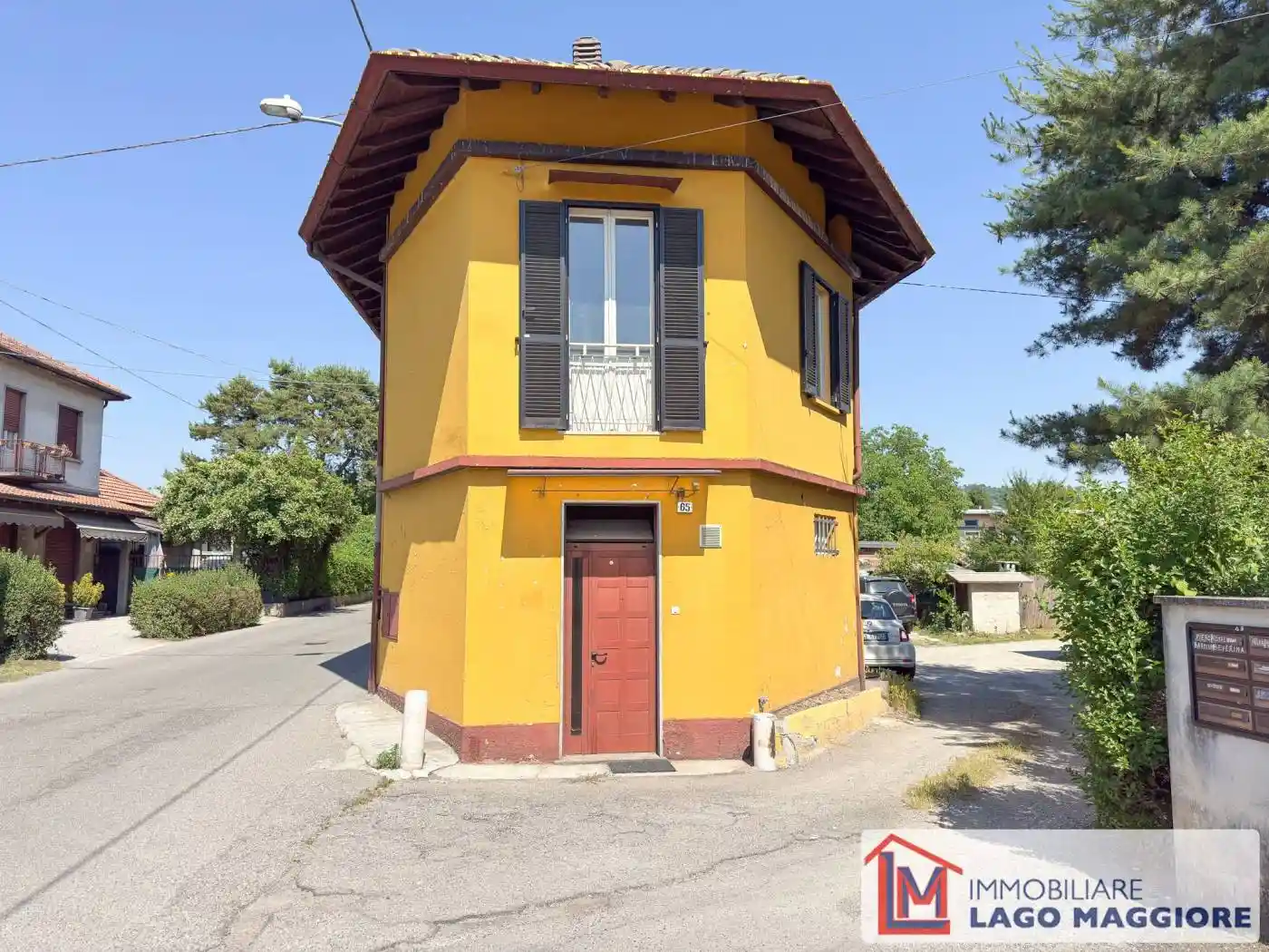 Casa indipendente in vendita a Angera