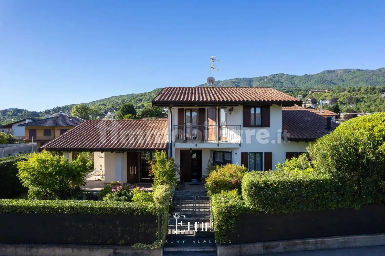 Villa in vendita a Gavirate