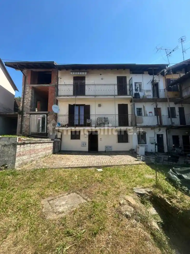 Appartamento in vendita a Cunardo