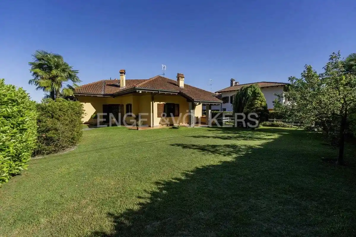 Villa in vendita a Meina