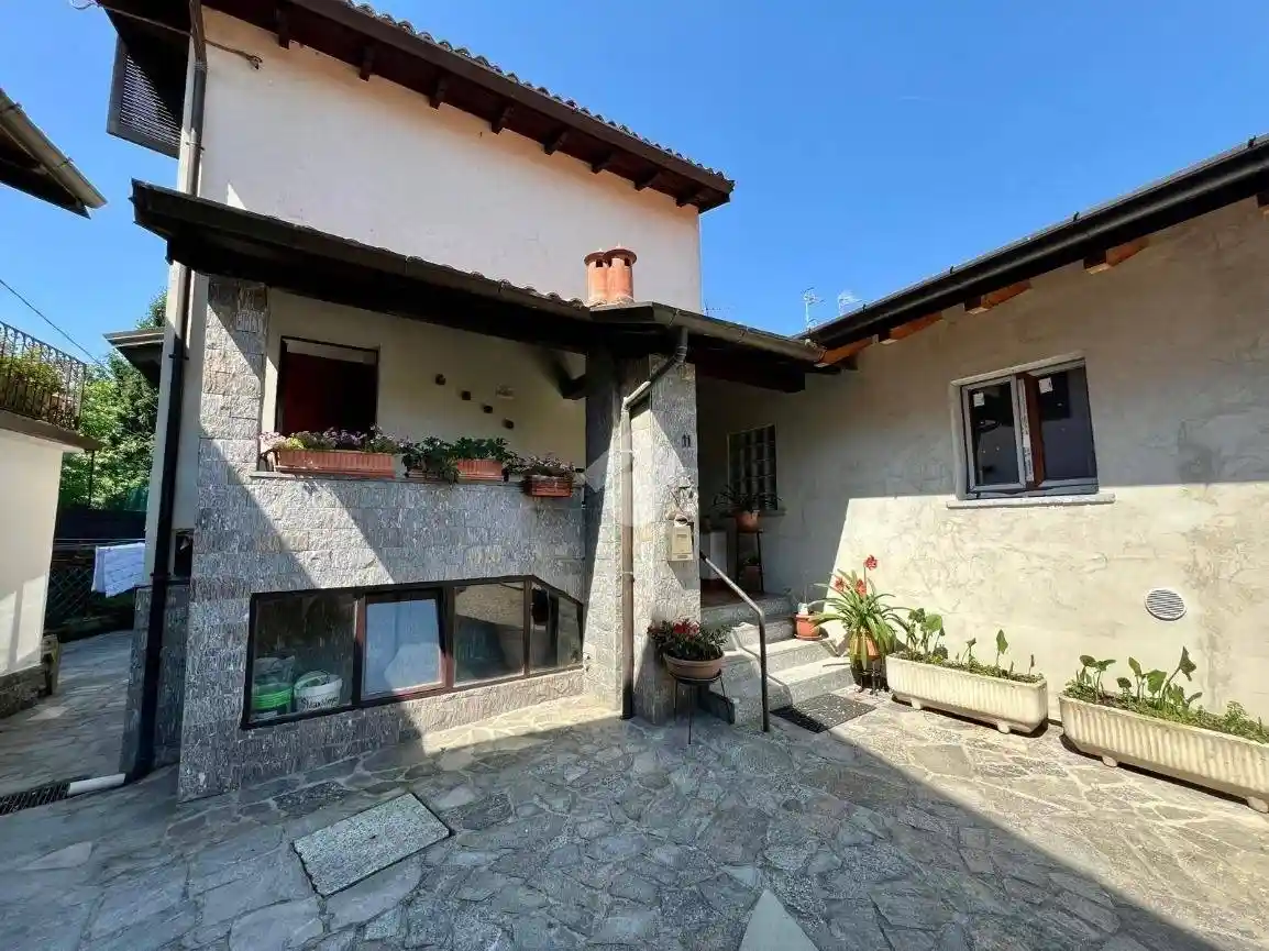 Villa in vendita a Varese