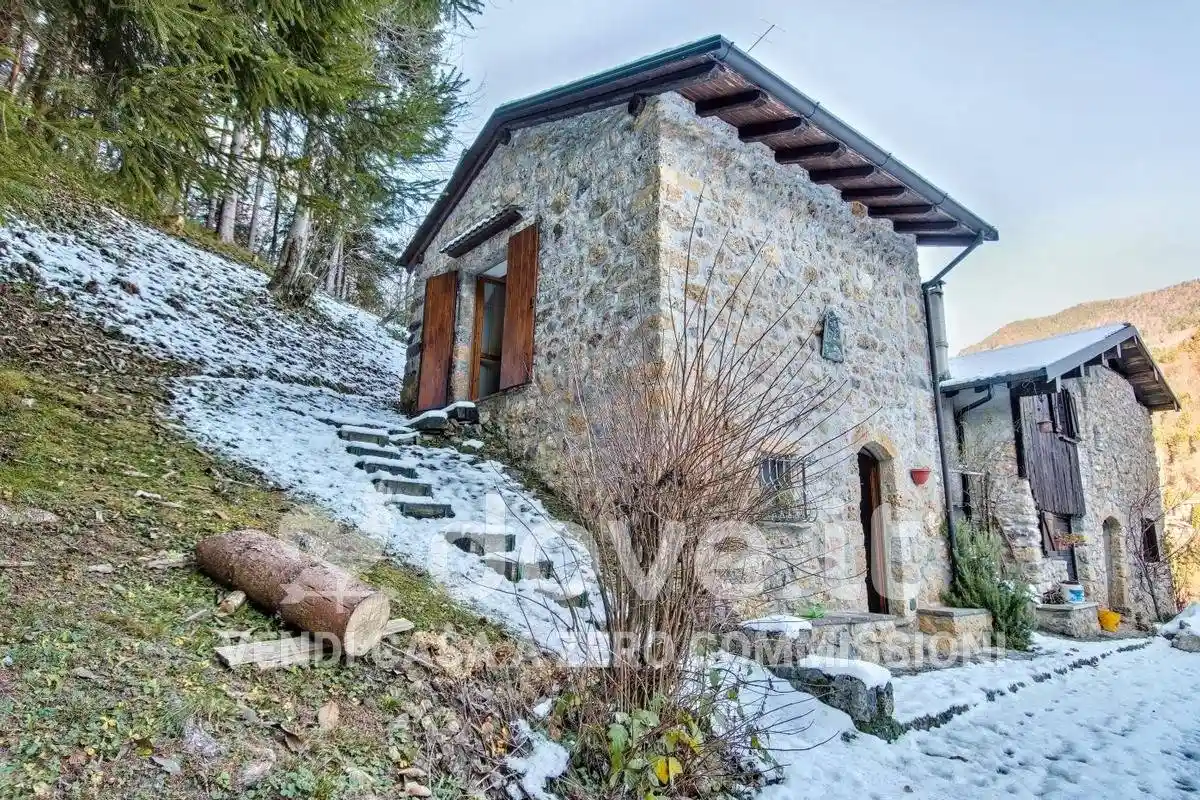 Rustico - Casale in vendita a Santa Brigida